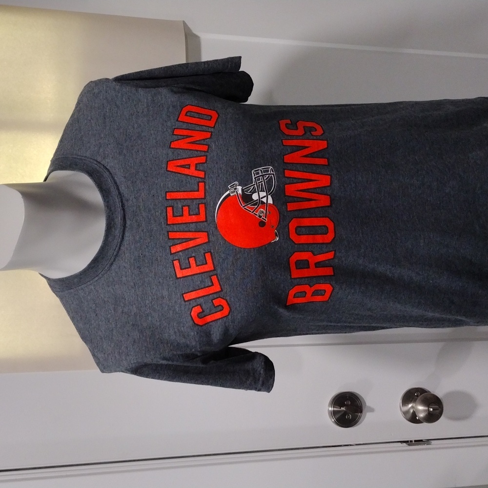 Fanatics Cleveland Browns mens grey and orange Tshirt. Med. Mint condition
